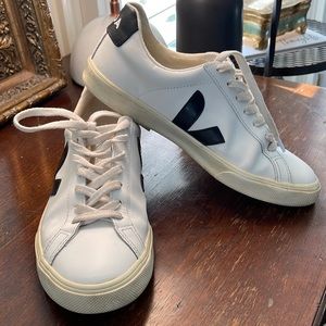 Veja used sneakers. Black and white